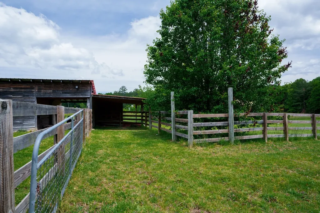 802 Drake Lane Summertown TN 38483