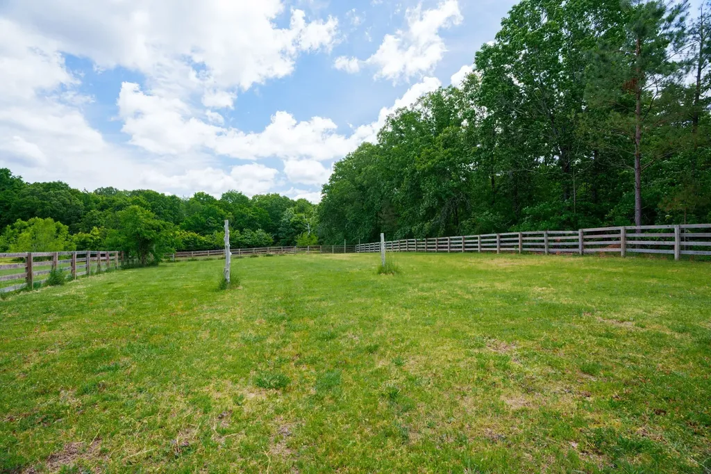 802 Drake Lane Summertown TN 38483