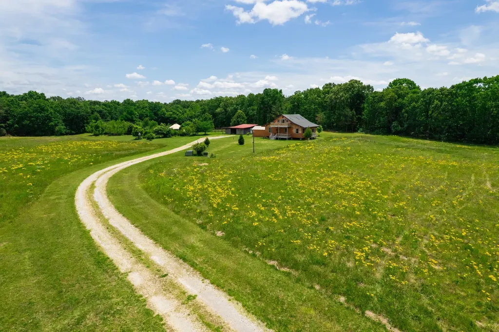 802 Drake Lane Summertown TN 38483