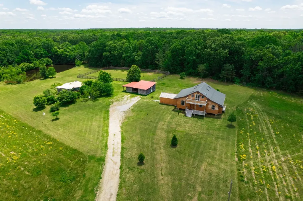 802 Drake Lane Summertown TN 38483