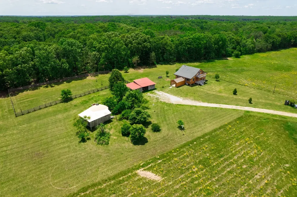 802 Drake Lane Summertown TN 38483
