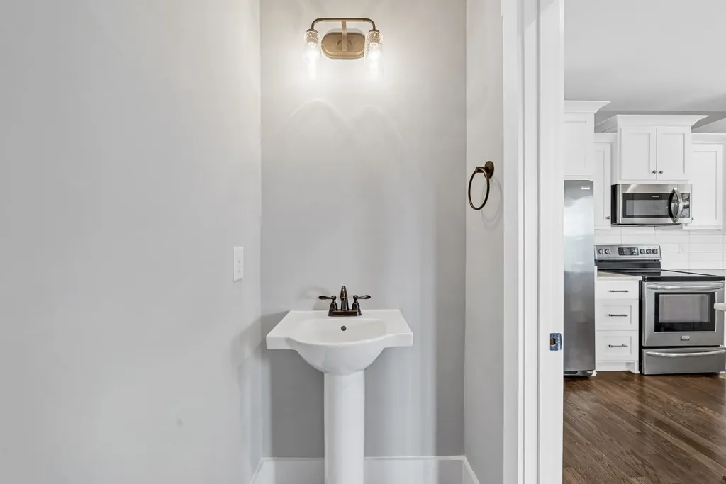 2213B 11th Ave, N Nashville TN 37208