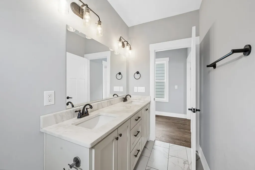 2213B 11th Ave, N Nashville TN 37208