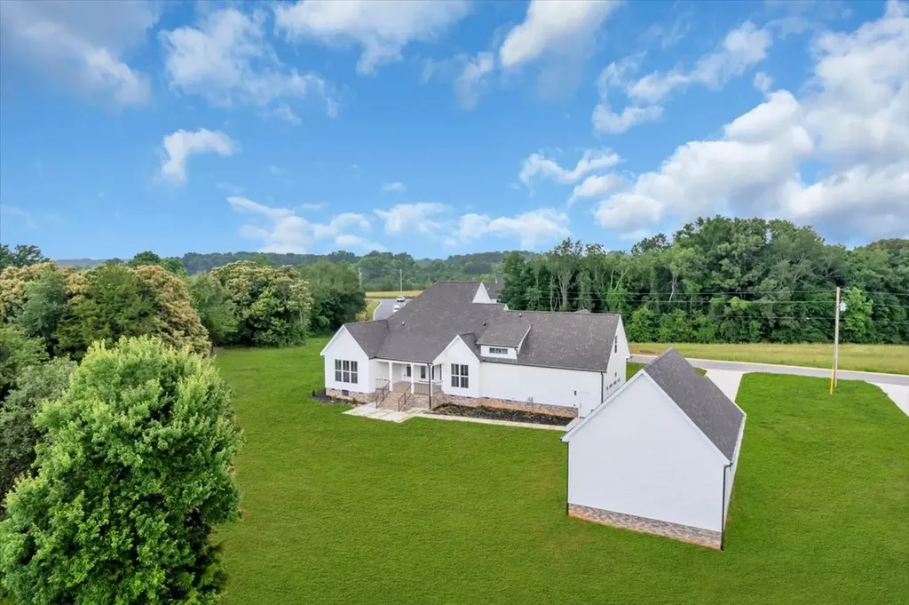 74 Summer Lake Court Winchester TN 37398