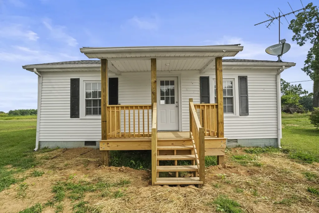 7230 Highway 49, E Springfield TN 37172