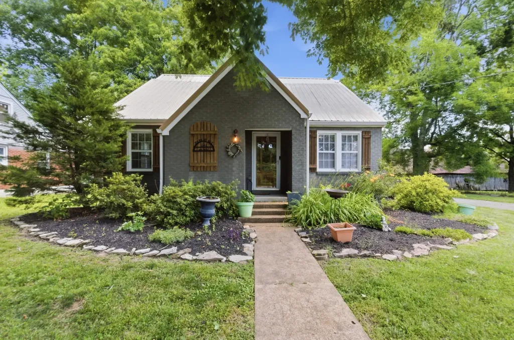 103 Barnwell Avenue Centerville TN 37033