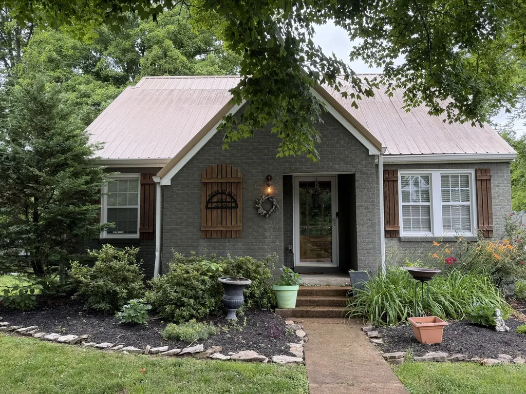 103 Barnwell Avenue Centerville TN 37033