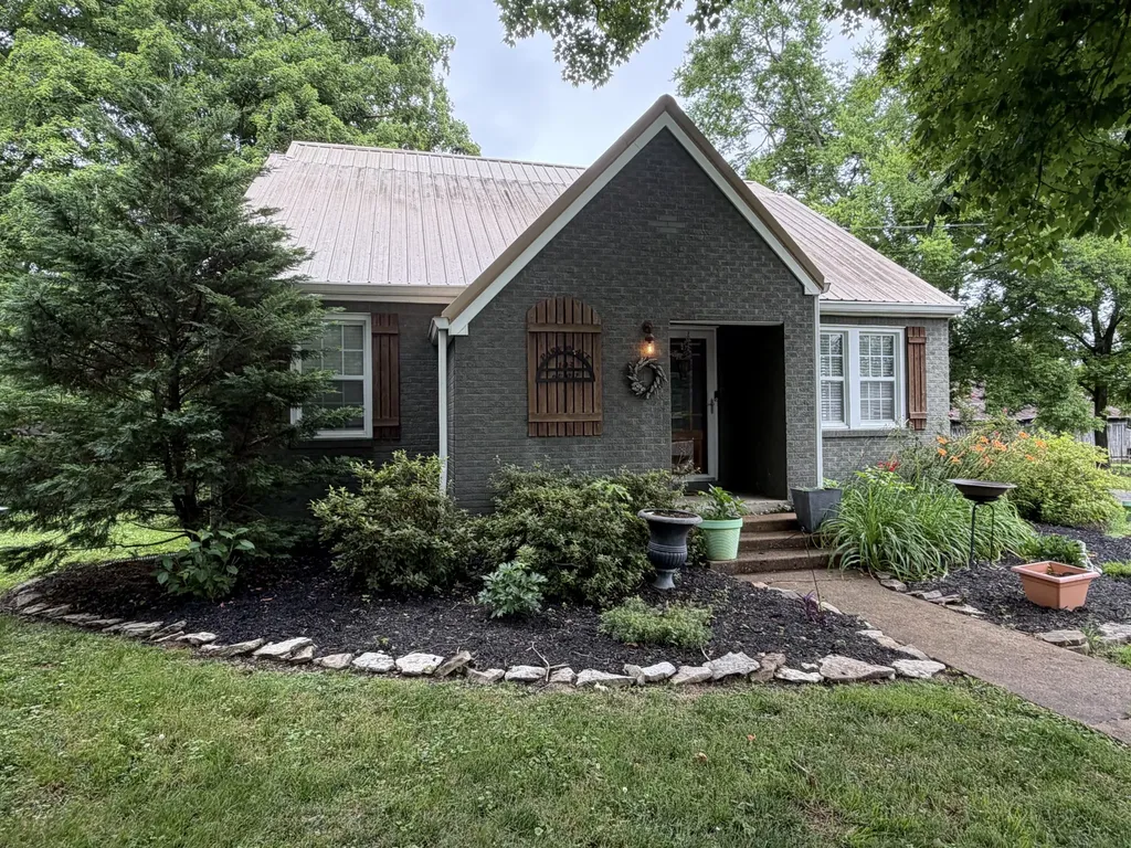 103 Barnwell Avenue Centerville TN 37033