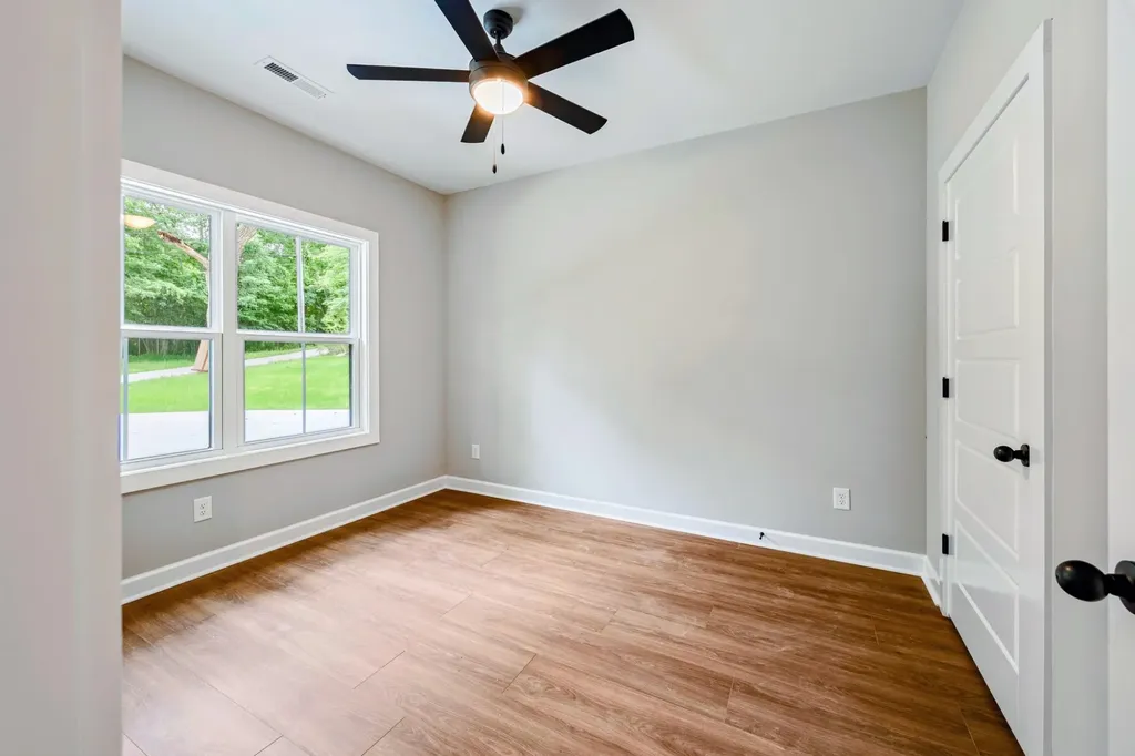 352 Pulley Street Erin TN 37061
