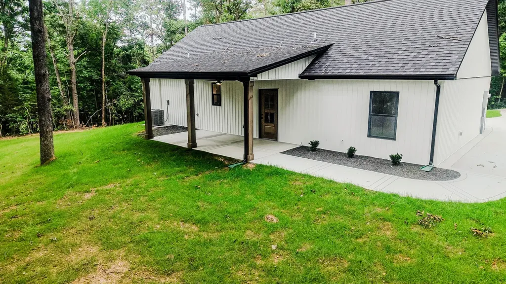 352 Pulley Street Erin TN 37061