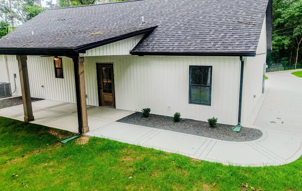 352 Pulley Street Erin TN 37061