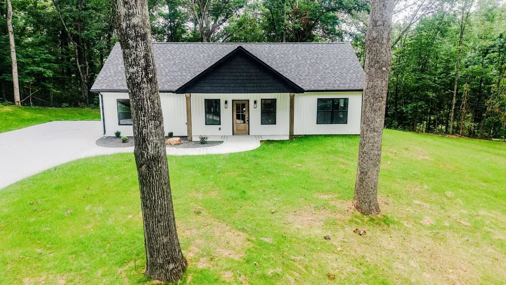 352 Pulley Street Erin TN 37061