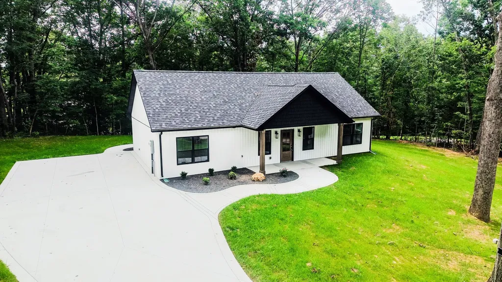 352 Pulley Street Erin TN 37061