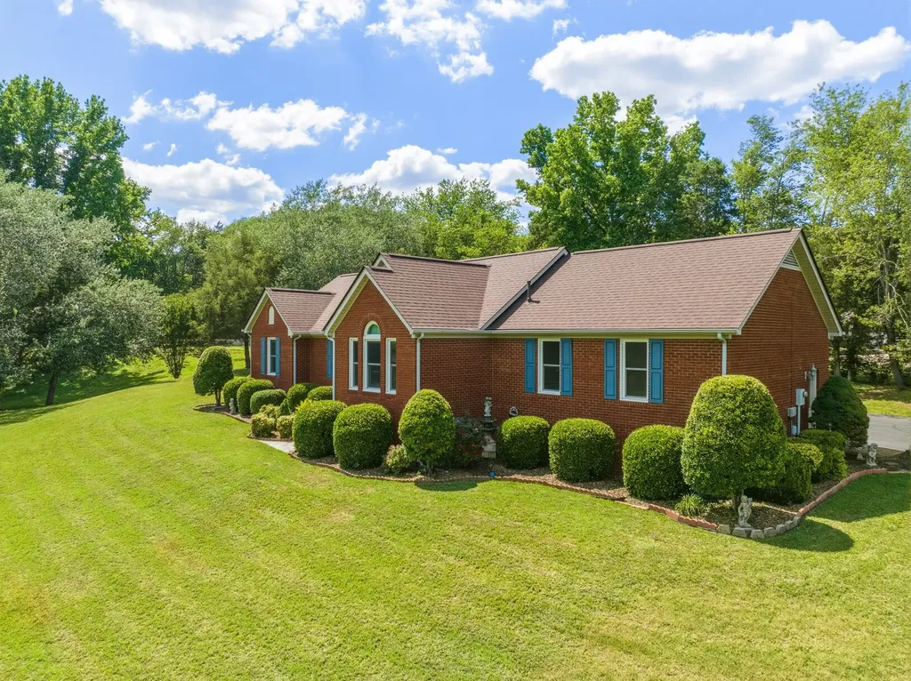 33 Hillview Drive Hollow Rock TN 38342