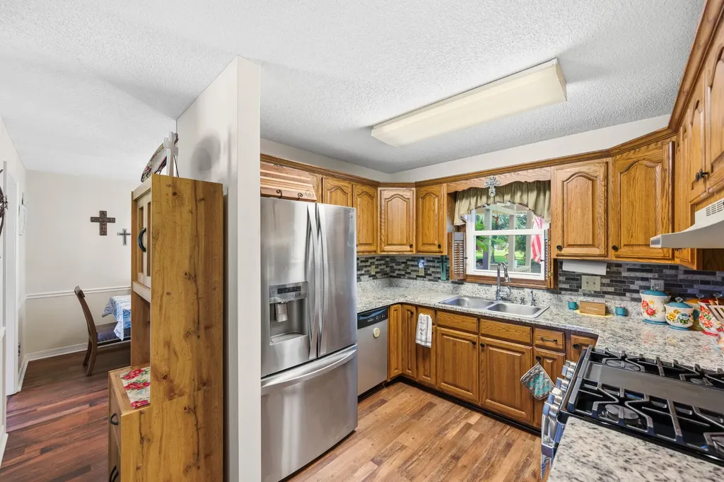 33 Hillview Drive Hollow Rock TN 38342
