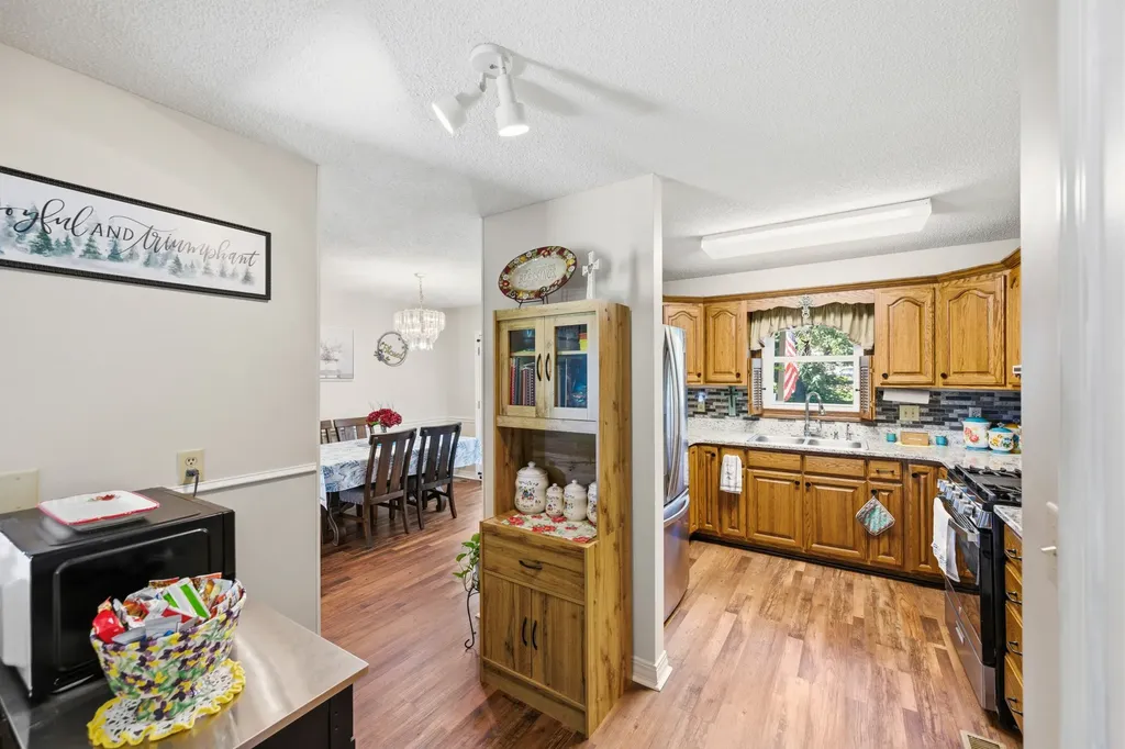 33 Hillview Drive Hollow Rock TN 38342