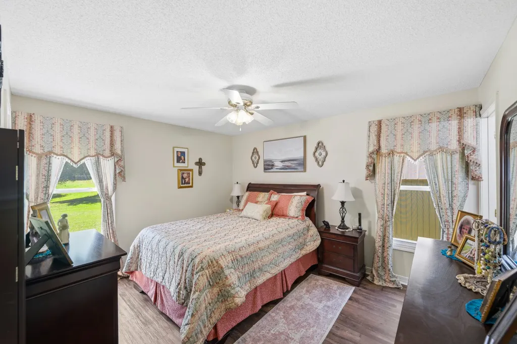 33 Hillview Drive Hollow Rock TN 38342