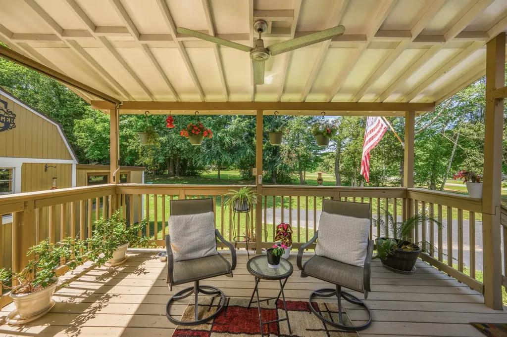 33 Hillview Drive Hollow Rock TN 38342