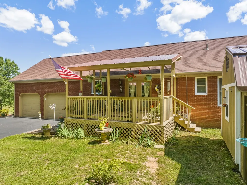 33 Hillview Drive Hollow Rock TN 38342