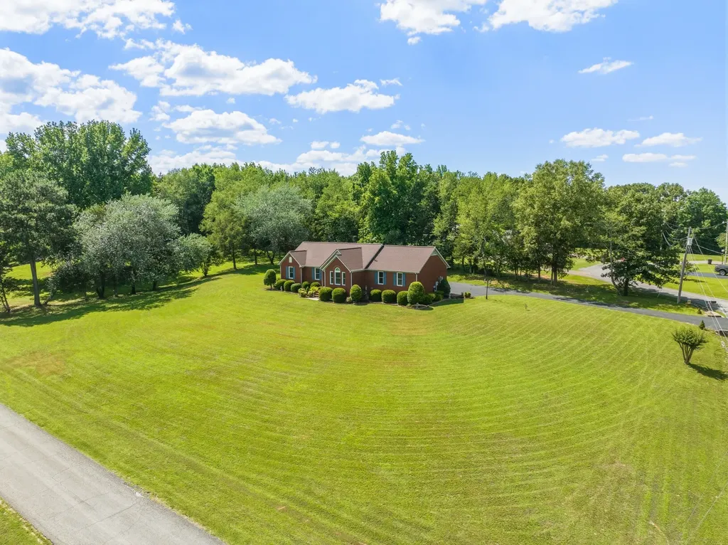 33 Hillview Drive Hollow Rock TN 38342