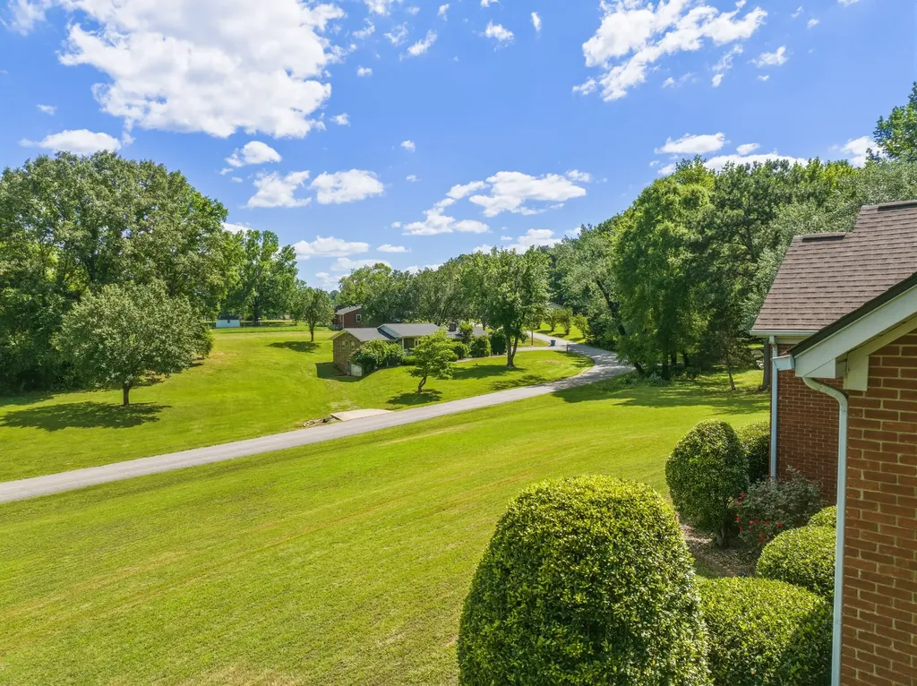 33 Hillview Drive Hollow Rock TN 38342