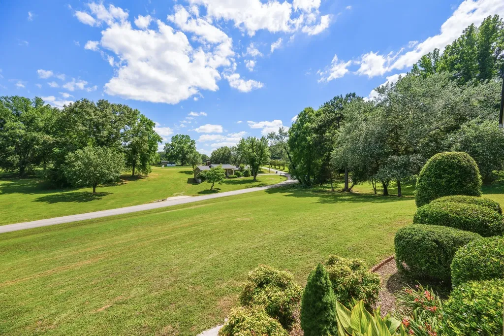 33 Hillview Drive Hollow Rock TN 38342