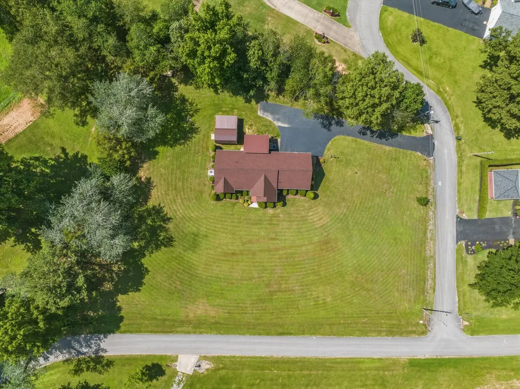 33 Hillview Drive Hollow Rock TN 38342