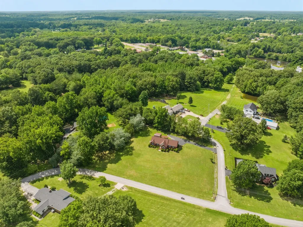 33 Hillview Drive Hollow Rock TN 38342