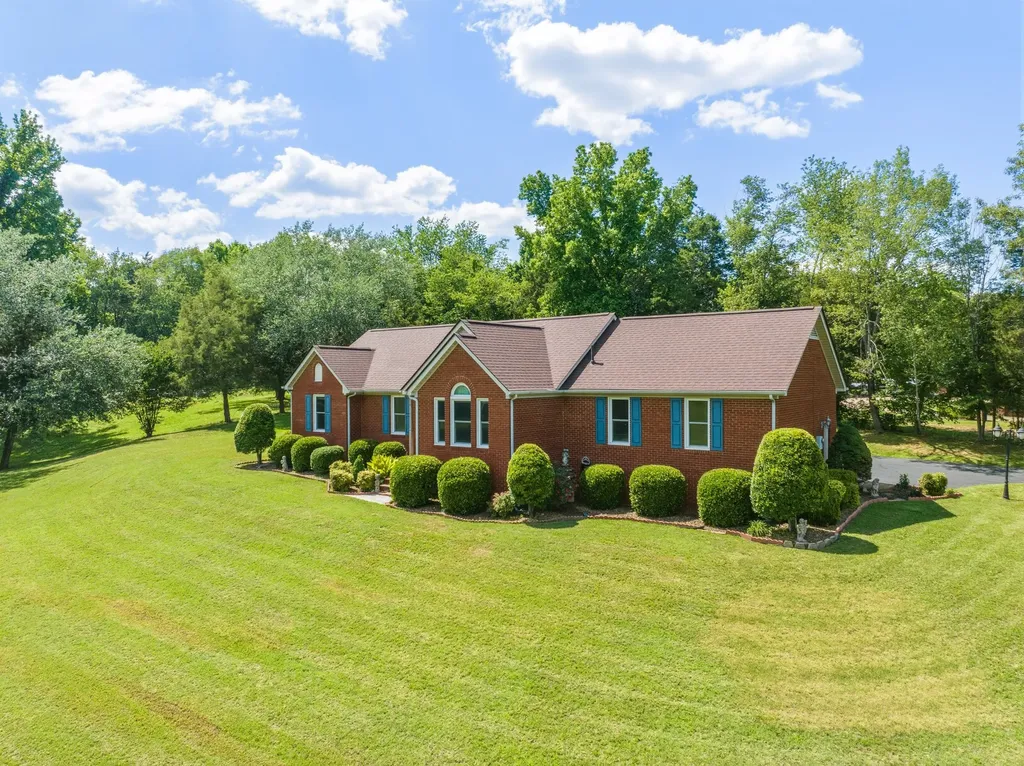 33 Hillview Drive Hollow Rock TN 38342