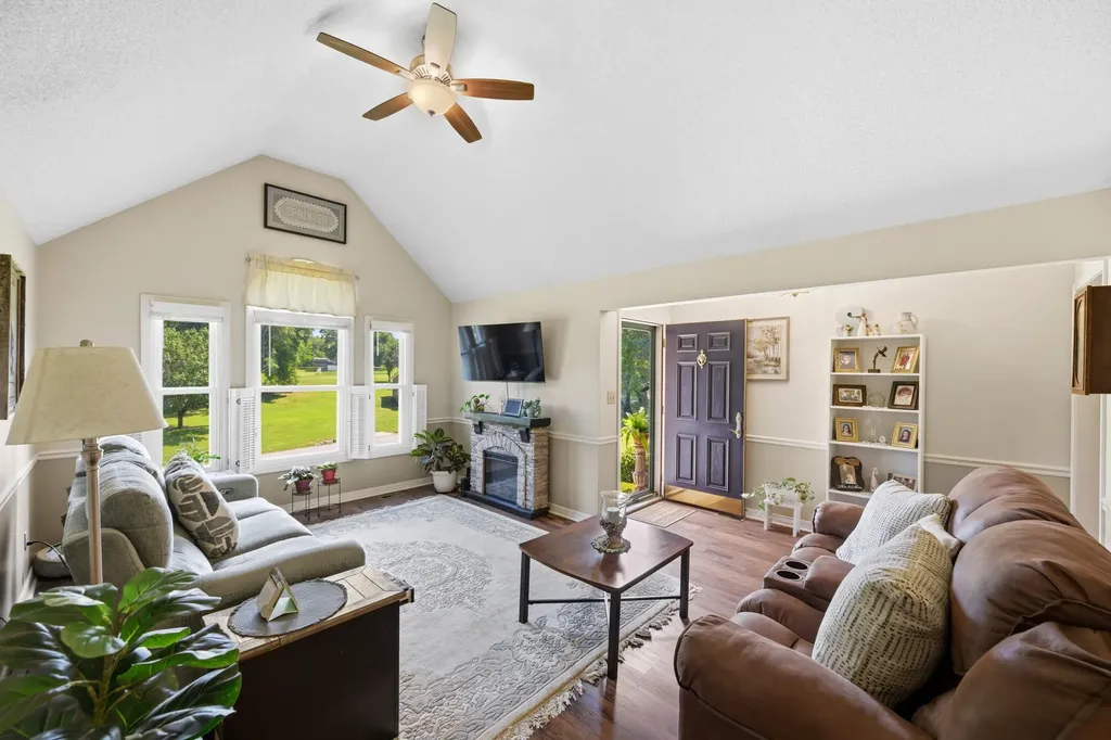 33 Hillview Drive Hollow Rock TN 38342