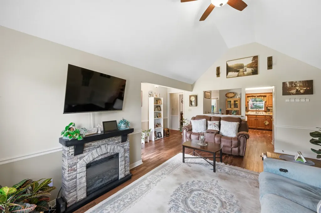 33 Hillview Drive Hollow Rock TN 38342