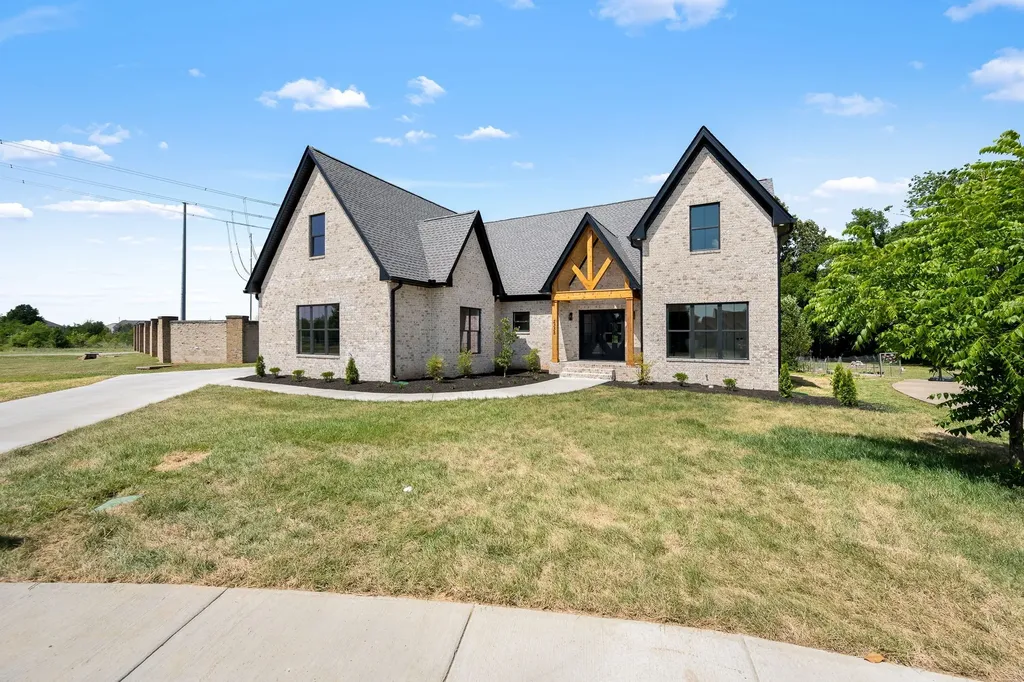 2338 Thad Court Murfreesboro TN 37128