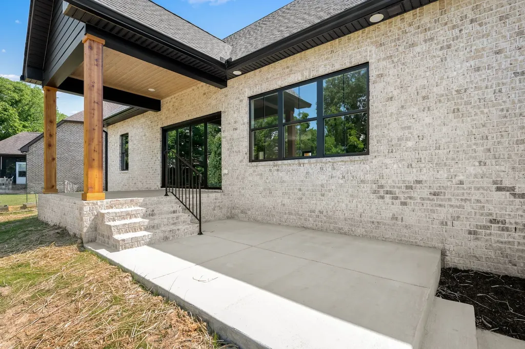 2338 Thad Court Murfreesboro TN 37128