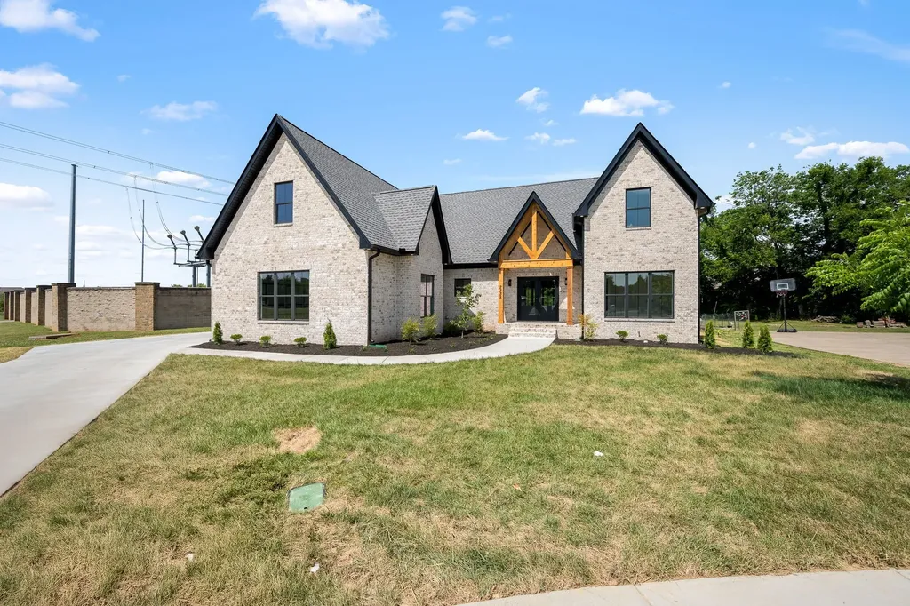 2338 Thad Court Murfreesboro TN 37128