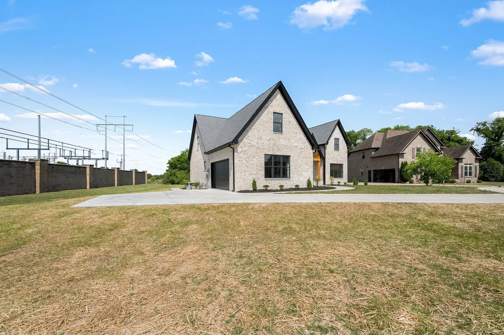 2338 Thad Court Murfreesboro TN 37128