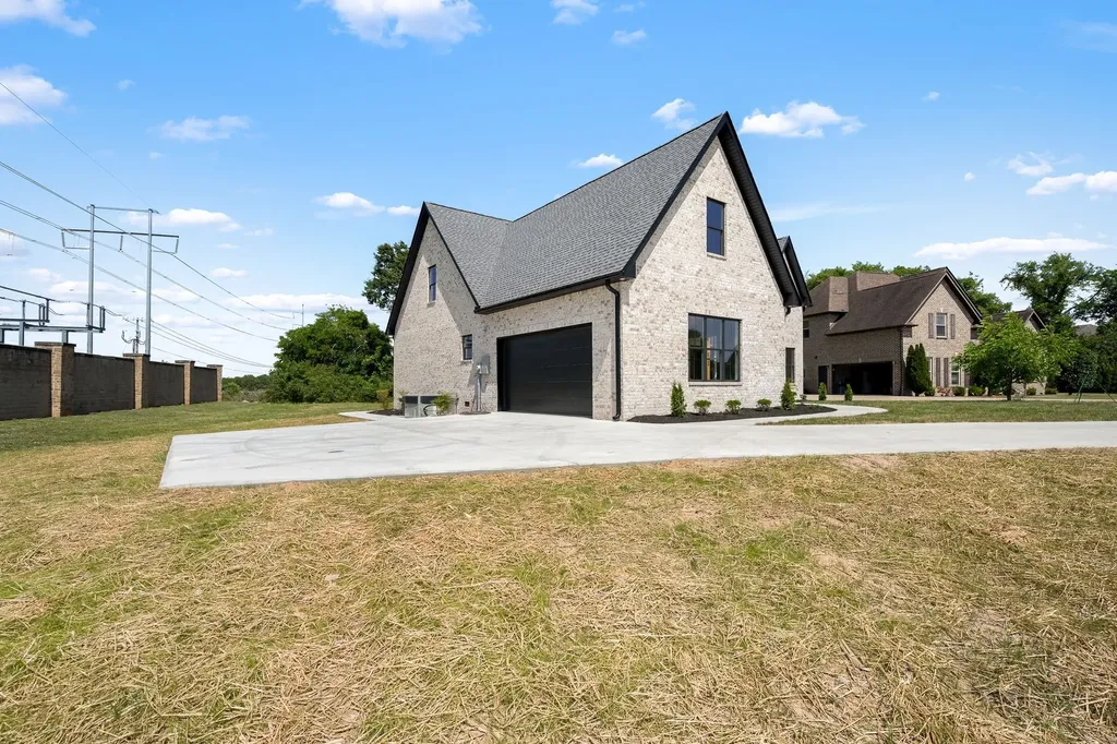2338 Thad Court Murfreesboro TN 37128