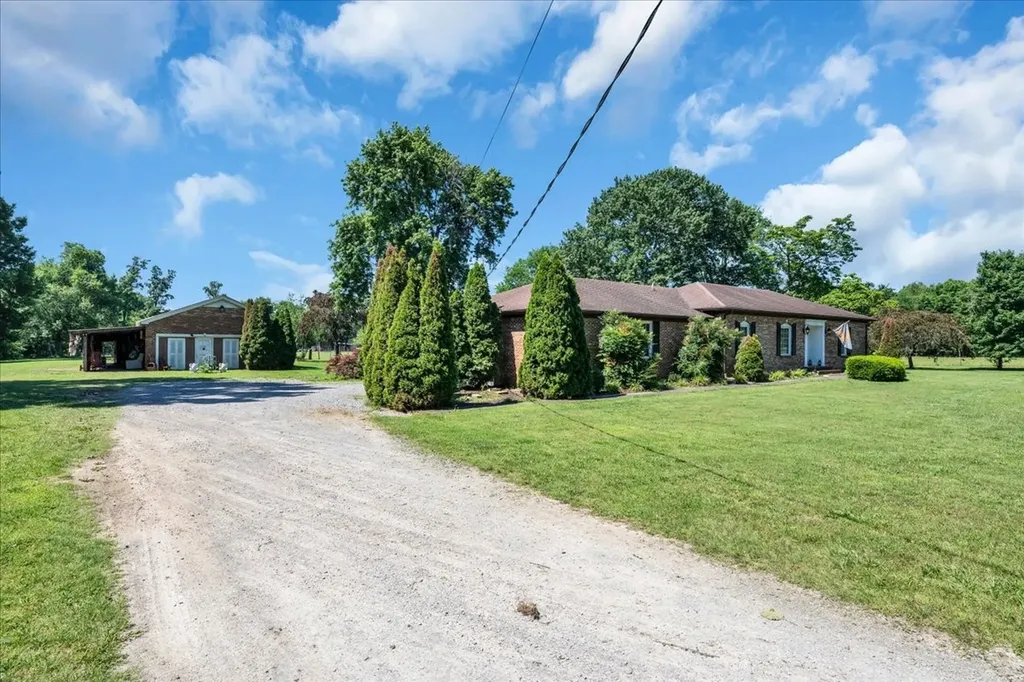 6263 Windrow Road Rockvale TN 37153