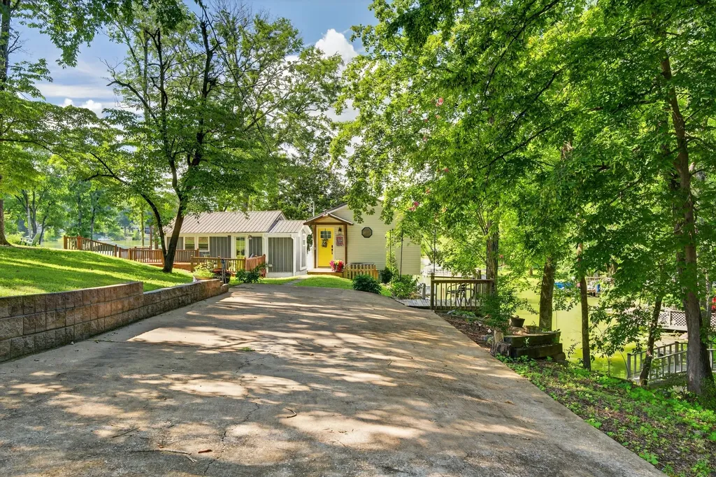1283 Lake Logan Road Ardmore TN 38449