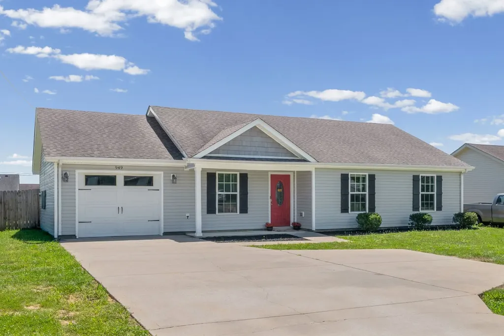 949 Hugh Hunter Road Oak Grove KY 42262