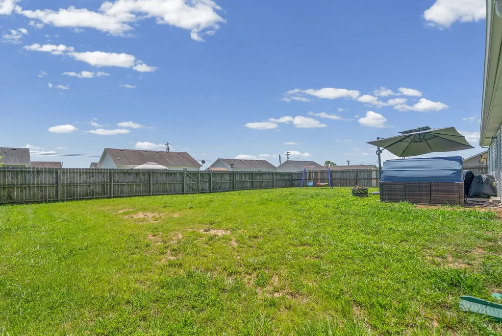 949 Hugh Hunter Road Oak Grove KY 42262