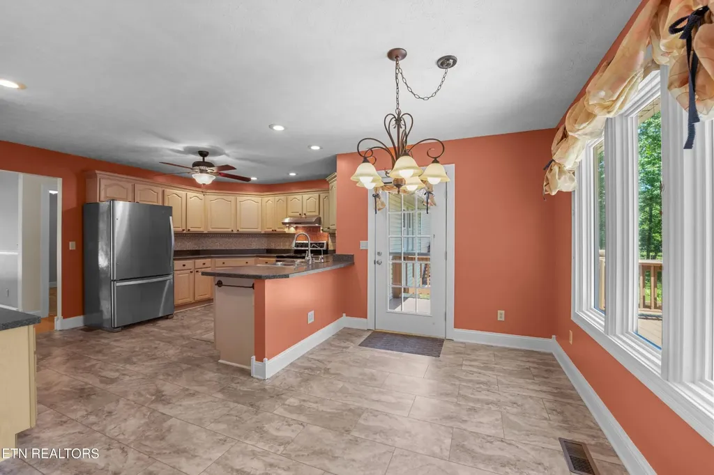 222 Amherst Lane Crossville TN 38558