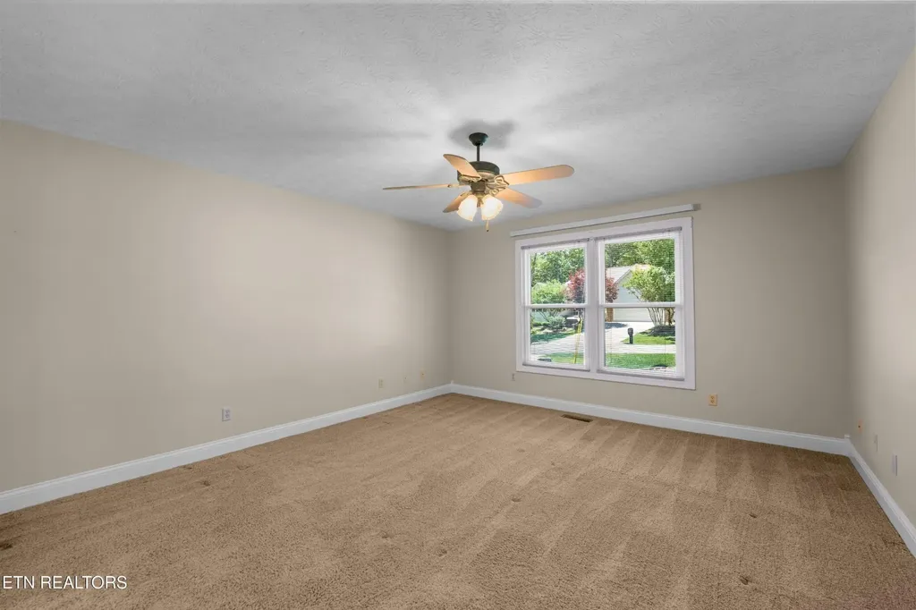 222 Amherst Lane Crossville TN 38558