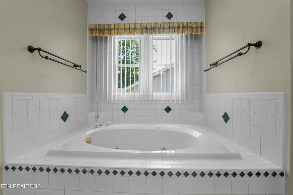 222 Amherst Lane Crossville TN 38558
