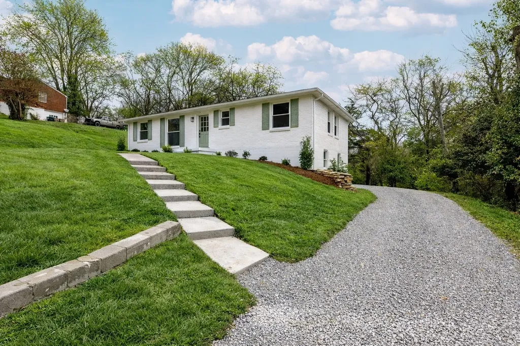 2511 Woodberry Drive Nashville TN 37214