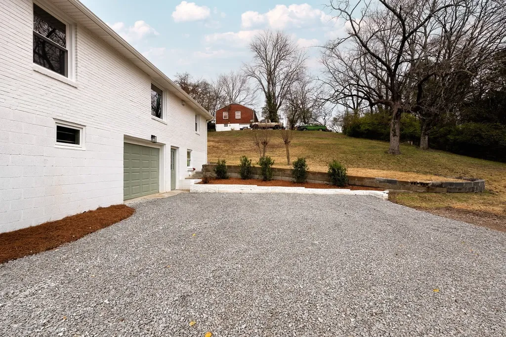 2511 Woodberry Drive Nashville TN 37214