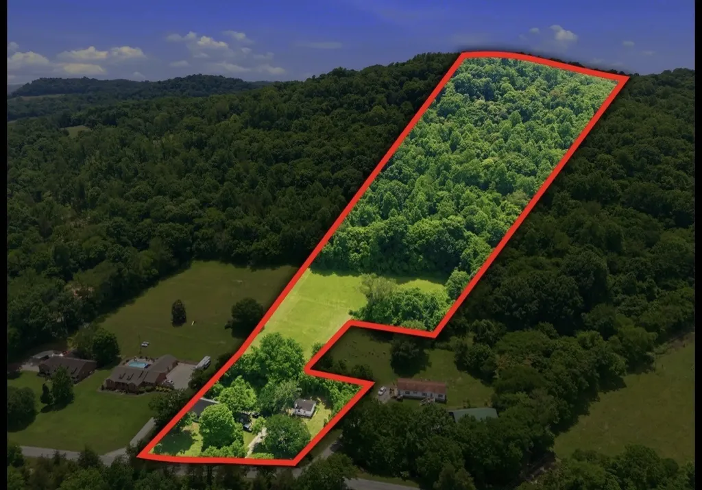 17 Dog Branch Road, S Pleasant Shade TN 37145