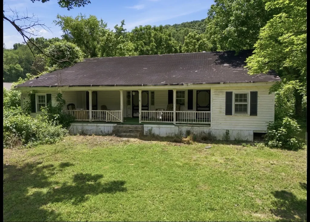 17 Dog Branch Road, S Pleasant Shade TN 37145