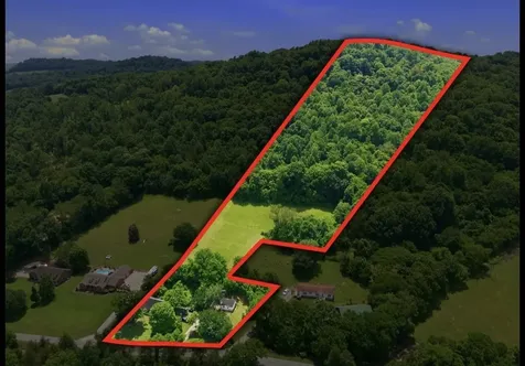 17 Dog Branch Road, S Pleasant Shade TN 37145
