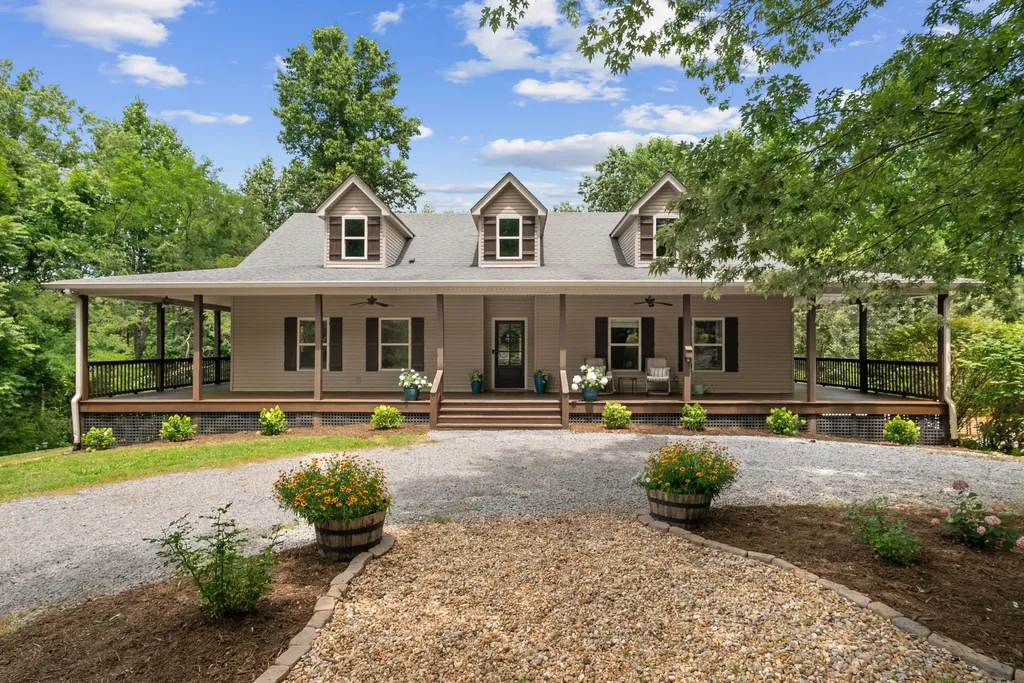 3352 R O Peach Road Columbia TN 38401