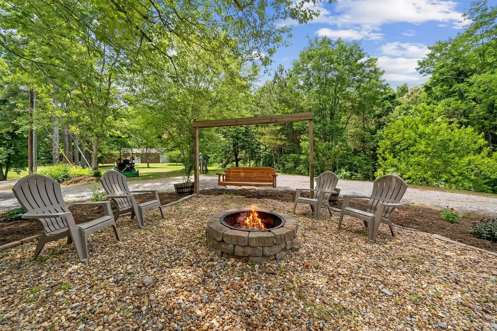 3352 R O Peach Road Columbia TN 38401